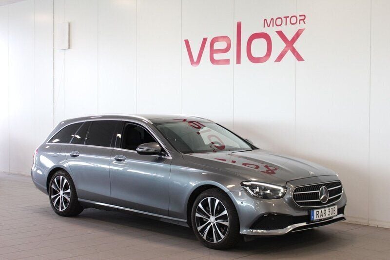 Mörkgrå Begagnad 2023 Mercedes E220 Avantgarde Kombi | 439 900 kr (Marknadspris) - Bild 1/4