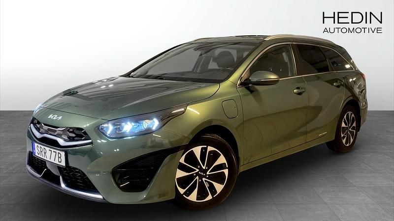 Grön (green) Begagnad 2022 Kia Ceed Advance Kombi | 259 900 kr (Marknadspris) - Bild 1/4