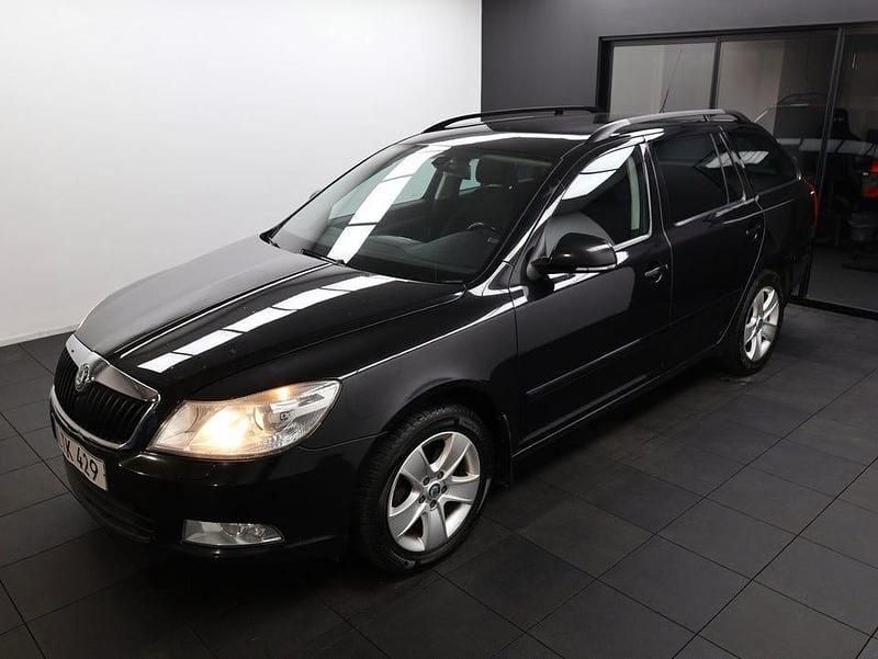 Begagnad Skoda Octavia 106 HK (77 kW) 2012 Svart