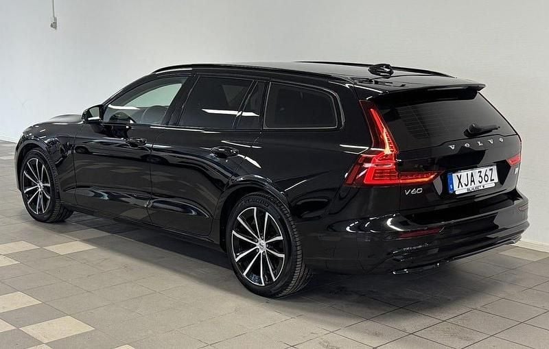 Begagnad Volvo V60 Plus 456 HK (335 kW) 2024 Svart Kombi