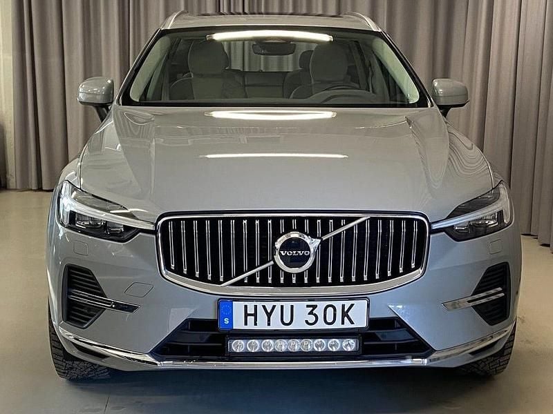 Begagnad Volvo XC60 Core 350 HK (257 kW) 2024 Grå SUV