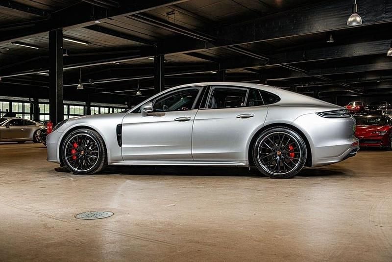 Begagnad Porsche Panamera GTS 480 HK (353 kW) 2022 Silver Sedan