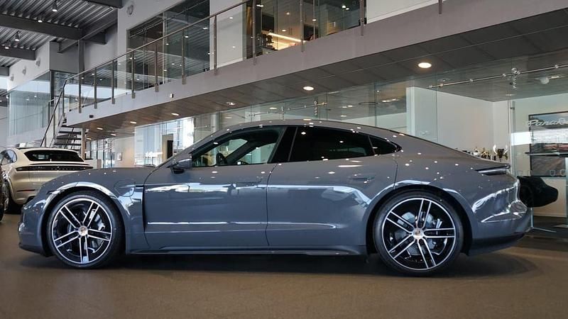 Ny Porsche Taycan 4S 385 kW (524 HK) 2025 Grå Sedan