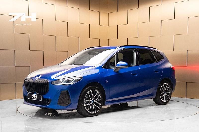 Blå Begagnad 2024 BMW 225 Active Tourer M Sport Minibuss | 369 000 kr (Marknadspris) - Bild 1/4