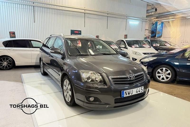 Grå Begagnad 2007 Toyota Avensis Kombi | 44 900 kr (Lite dyr) - Bild 1/3