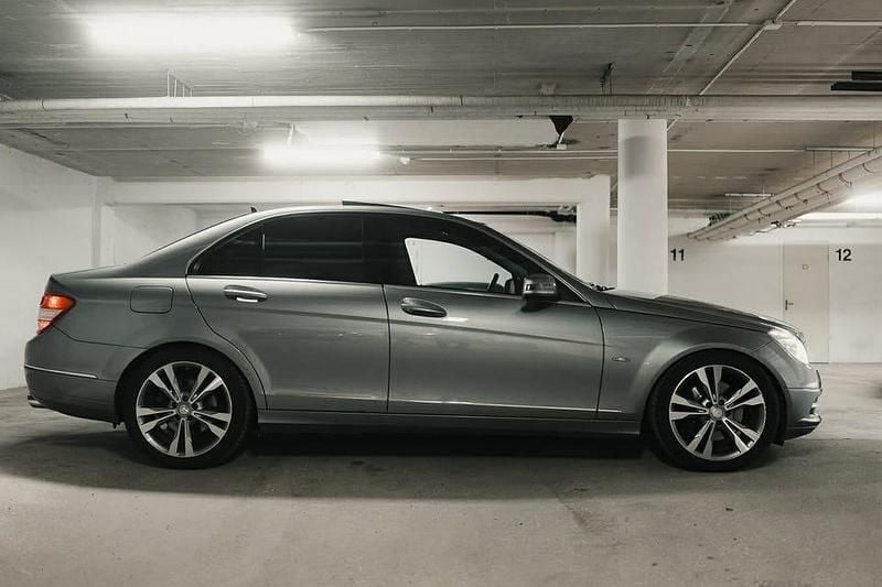 Begagnad Mercedes C350 231 HK (169 kW) 2011 Gray metallic Sedan