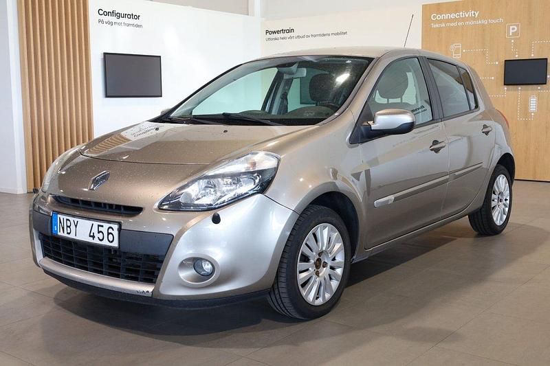 Ljusbrun Begagnad 2012 Renault Clio R.S. Halvkombi | 49 900 kr (Lite dyr) - Bild 1/3