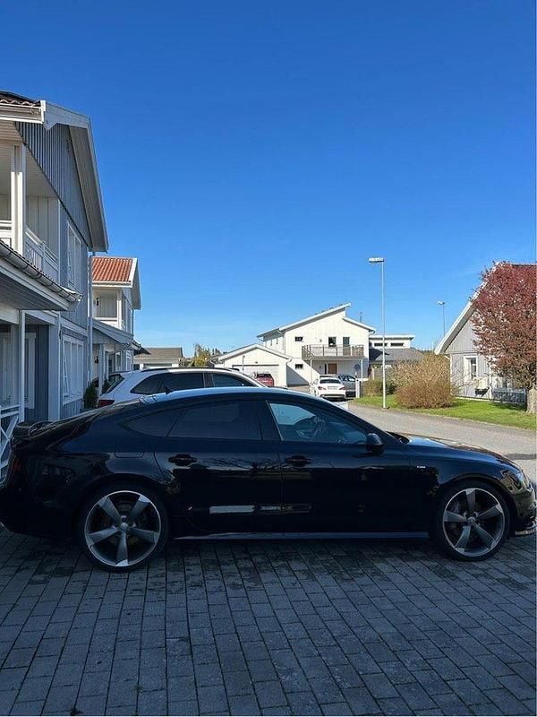 Svart Begagnad 2016 Audi A7 Sportback Sport Halvkombi | 239 000 kr (Marknadspris) - Bild 1/4