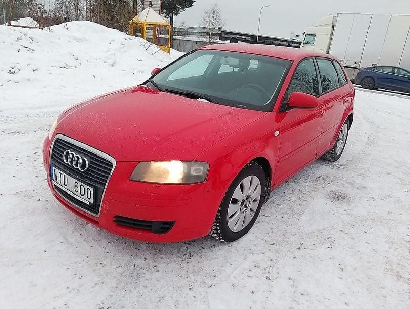 Begagnad Audi A3 Sportback Attraction 116 HK (85 kW) 2005 Röd Halvkombi