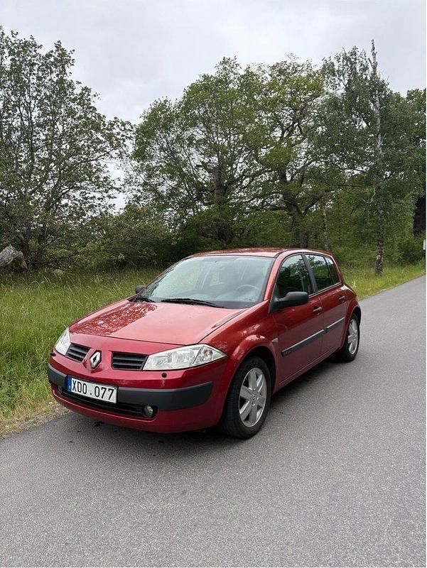 Röd Begagnad 2006 Renault Mégane II Halvkombi | 21 000 kr (Marknadspris) - Bild 1/4