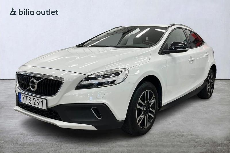 Begagnad Volvo V40 CC Momentum 120 HK (88 kW) 2018 Vit Kombi