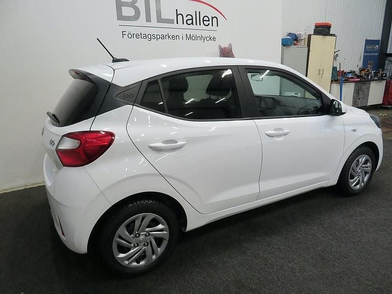 Begagnad Hyundai i10 Essential 67 HK (49 kW) 2022 Vit Halvkombi