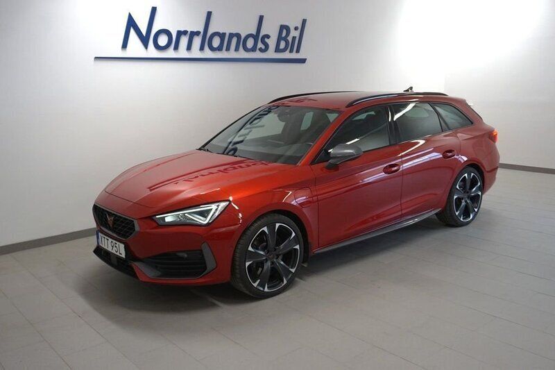 Röd (desire red) Begagnad 2024 Cupra Leon VZ Kombi | 329 900 kr (Marknadspris) - Bild 1/3