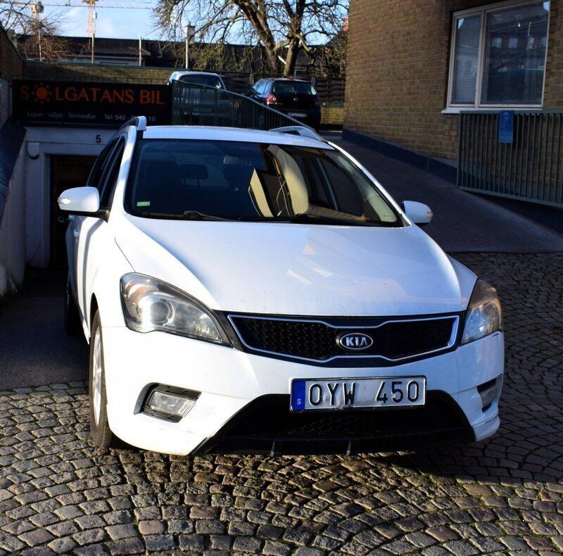 Vit Begagnad 2012 Kia Ceed Sportswagon Kombi | 34 800 kr (Dyr) - Bild 1/4