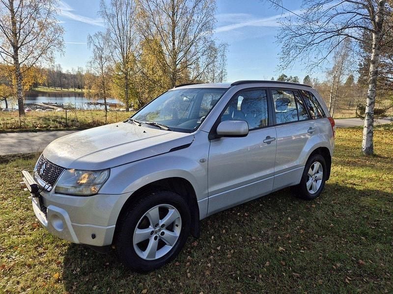 Silver Begagnad 2006 Suzuki Grand Vitara SUV | 29 500 kr (Marknadspris) - Bild 1/4