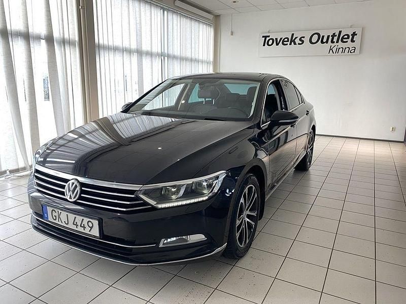 Svart Begagnad 2016 VW Passat Executive Sedan | 139 900 kr (Lite dyr) - Bild 1/4