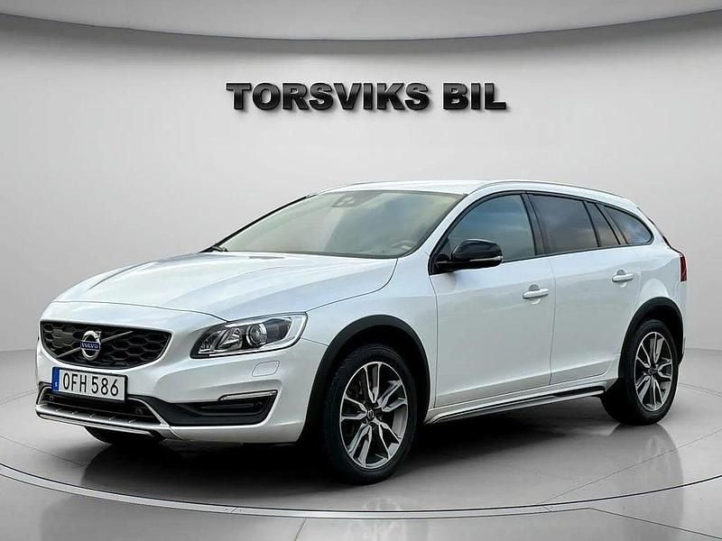 Vit Begagnad 2016 Volvo V60 CC Summum Kombi | 179 900 kr (Bra pris) - Bild 1/4