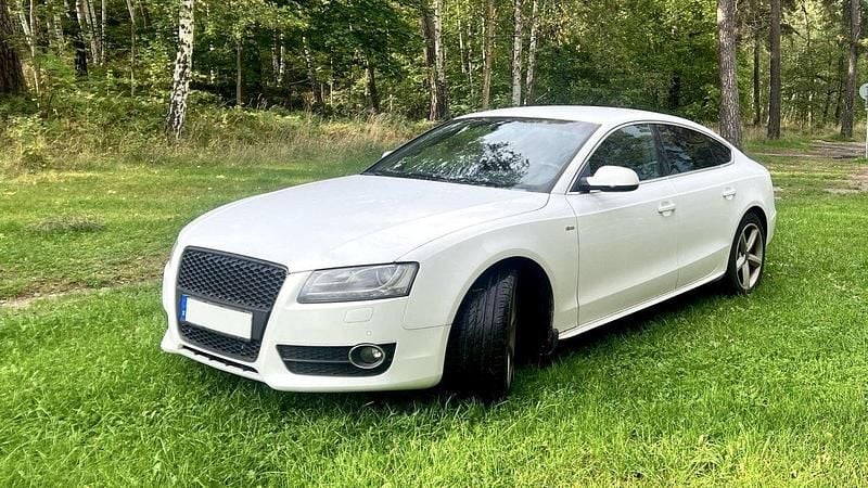 Vit Begagnad 2011 Audi A5 Sportback Comfort Halvkombi | 99 000 kr (Marknadspris) - Bild 1/4