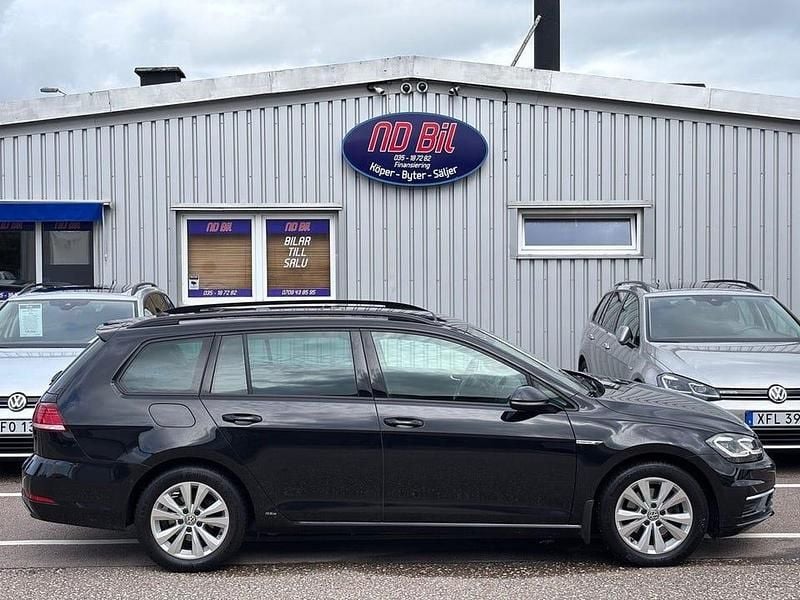 Begagnad VW Golf VII 131 HK (96 kW) 2019 Svart Kombi