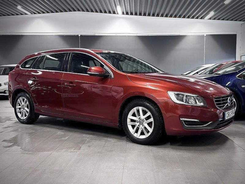 Röd Begagnad 2014 Volvo V60 Summum Kombi | 124 900 kr (Marknadspris) - Bild 1/4