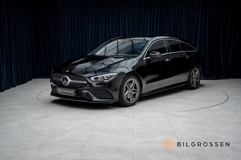 Svart Begagnad 2019 Mercedes CLA200 Shooting Brake AMG Kombi | 289 900 kr (Marknadspris) - Bild 1/4