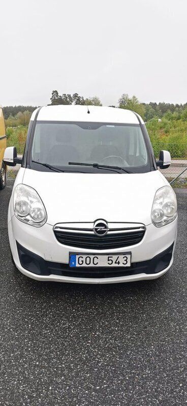 Vit Begagnad 2012 Opel Combo S Minibuss | 28 000 kr (Marknadspris) - Bild 1/4