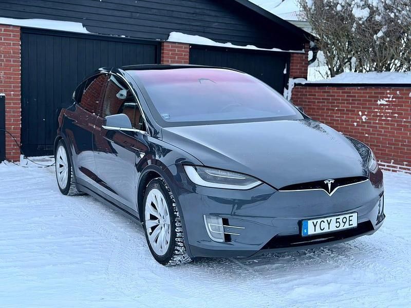 Svart Begagnad 2017 Tesla Model X SUV | 279 000 kr (Marknadspris) - Bild 1/4