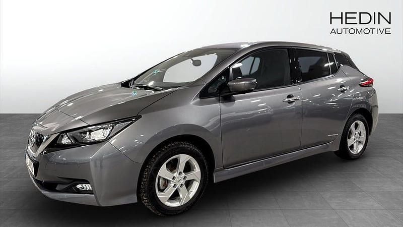 Grå Begagnad 2021 Nissan Leaf N-Connecta Halvkombi | 199 900 kr (Bra pris) - Bild 1/4