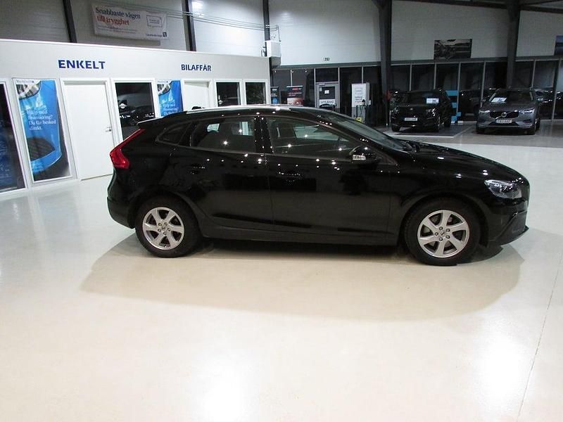 Begagnad Volvo V40 120 HK (88 kW) 2017 Svart Halvkombi