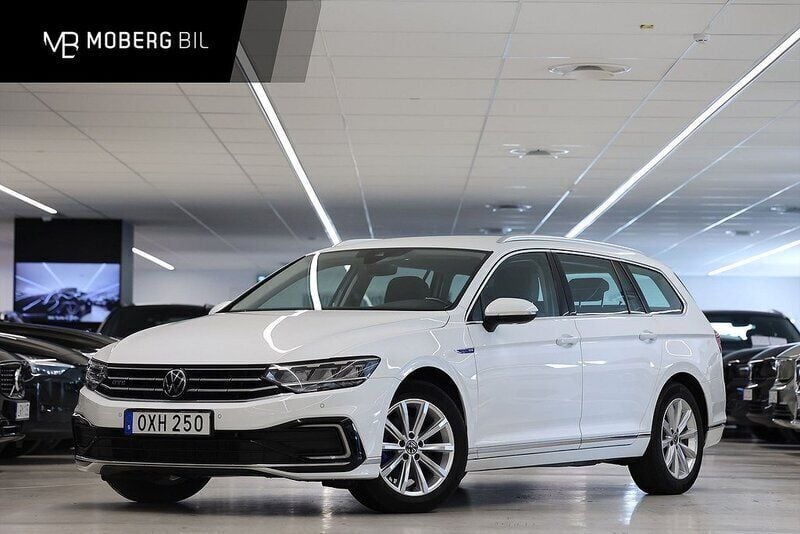 Vit Begagnad 2021 VW Passat GTE Kombi | 229 900 kr (Marknadspris) - Bild 1/3
