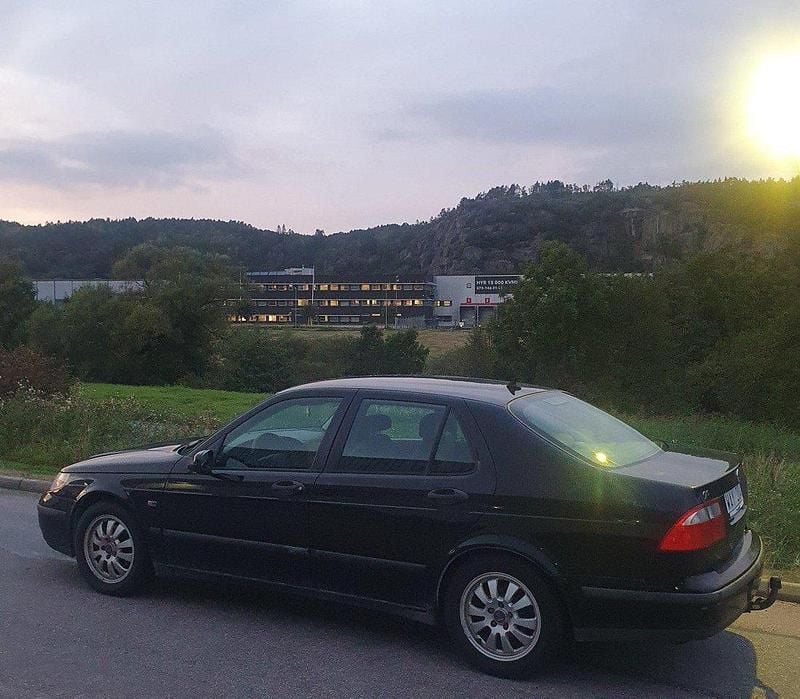 Svart Begagnad 2004 Saab 9-5 Linear Sedan | 15 900 kr (Bra pris) - Bild 1/2