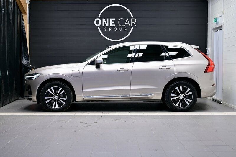 Begagnad Volvo XC60 Core 399 HK (293 kW) 2022 Ljusgrå SUV