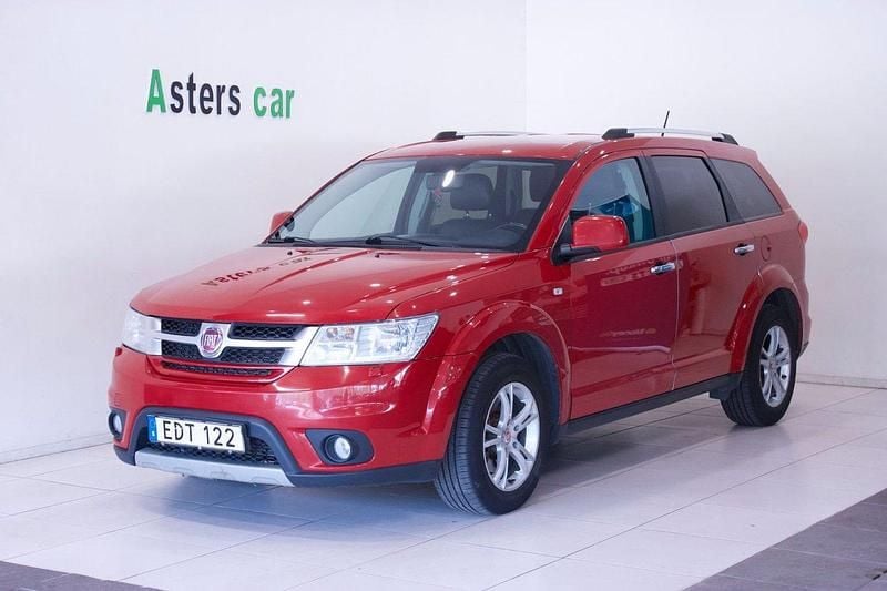 Röd Begagnad 2013 Fiat Freemont SUV | 69 900 kr (Marknadspris) - Bild 1/4