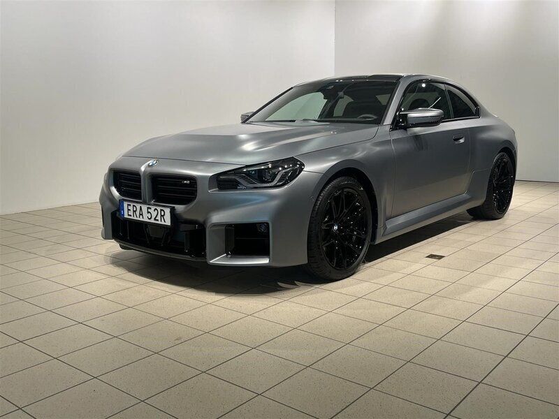 Grå/silver Ny 2024 BMW M2 Shadowline Sportkupé | 849 500 kr (Lite dyr) - Bild 1/4