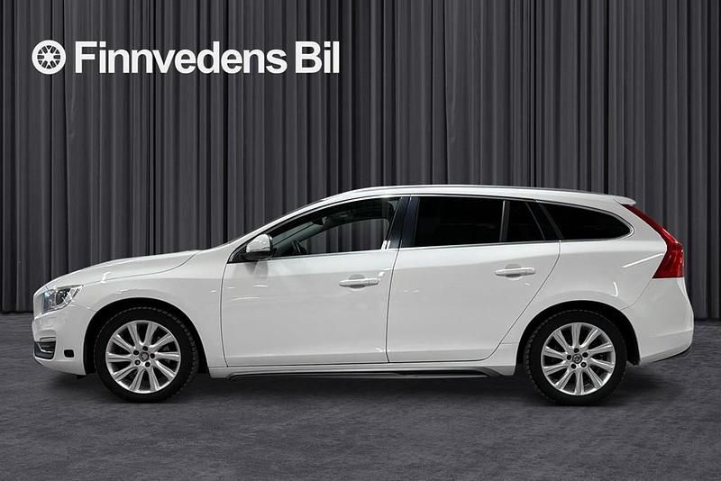 Begagnad Volvo V60 Business Edition 184 HK (135 kW) 2015 Vit Kombi