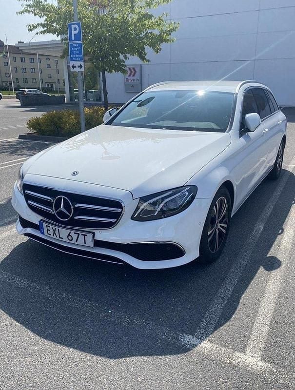Vit Begagnad 2020 Mercedes E200 Avantgarde Kombi | 235 000 kr (Superpris) - Bild 1/4