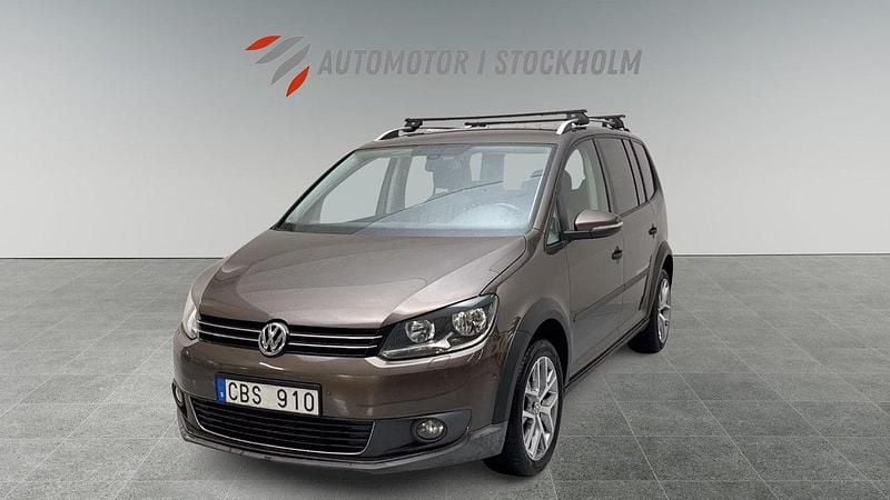 Brun Begagnad 2013 VW Touran Cross Minibuss | 109 900 kr (Marknadspris) - Bild 1/4