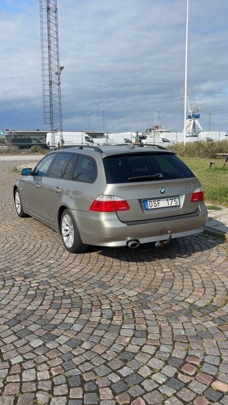 Brun Begagnad 2008 BMW 520 Kombi | 52 900 kr (Marknadspris) - Bild 1/4