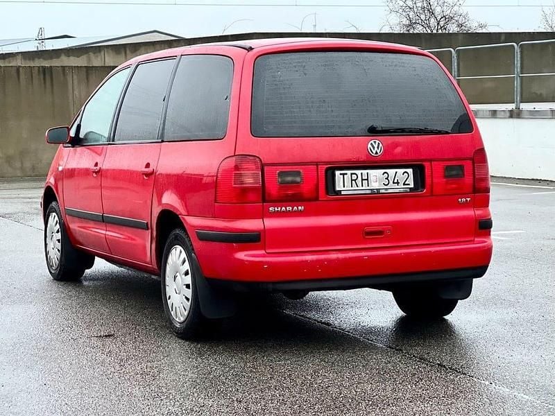Begagnad VW Sharan 150 HK (110 kW) 2003 Röd Minibuss