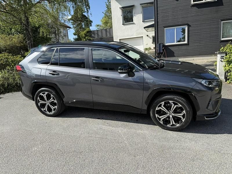 Grå Begagnad 2021 Toyota RAV4 Hybrid Premium SUV | 410 000 kr (Marknadspris) - Bild 1/4