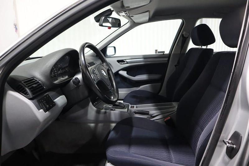 Begagnad BMW 320 150 HK (110 kW) 1999 Ljusgrå Sedan