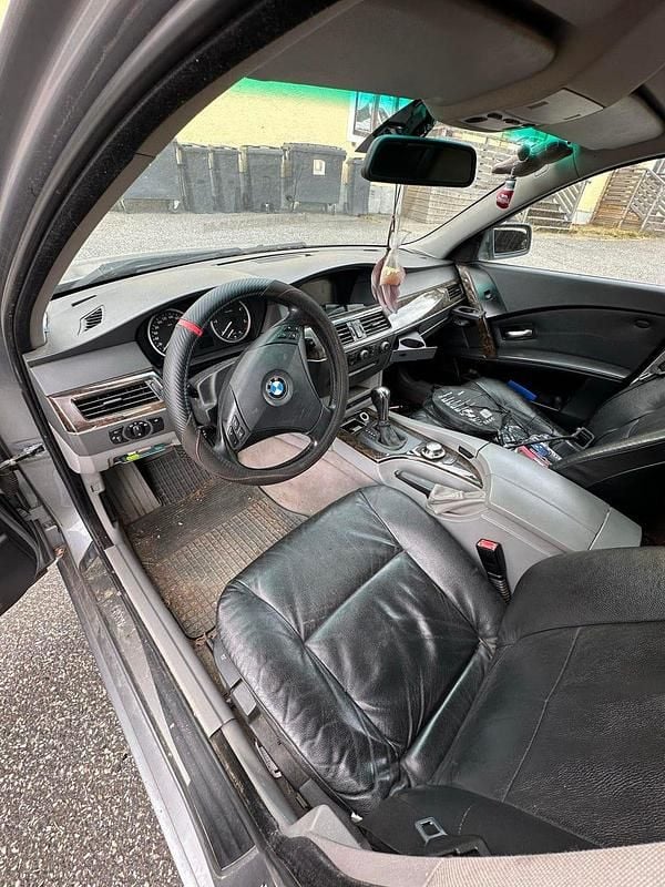 Begagnad BMW 530 216 HK (158 kW) 2004