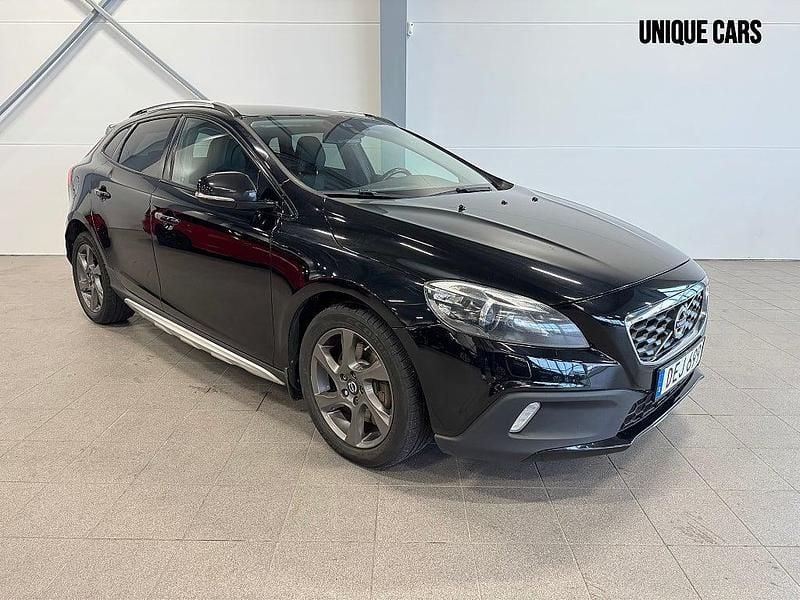 Svart Begagnad 2014 Volvo V40 CC Momentum Kombi | 124 900 kr (Marknadspris) - Bild 1/4