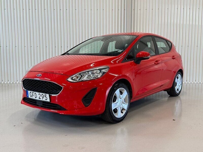 Röd Begagnad 2018 Ford Fiesta Trend Halvkombi | 109 900 kr (Marknadspris) - Bild 1/4