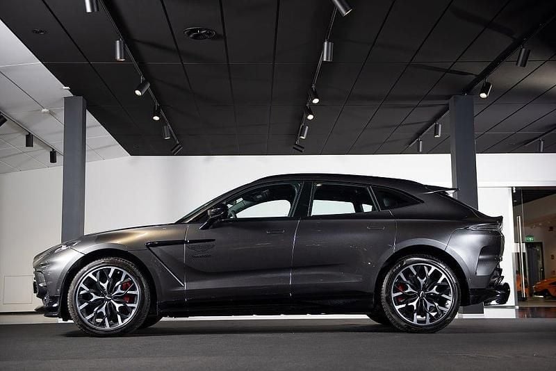 Begagnad Aston Martin DBX 707 707 HK (519 kW) 2023 Magnetic silver SUV