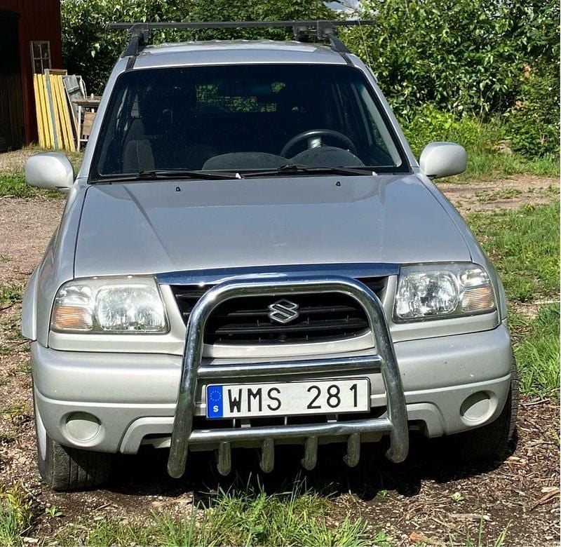 Silver Begagnad 2005 Suzuki Grand Vitara SUV | 37 500 kr (Superpris) - Bild 1/4