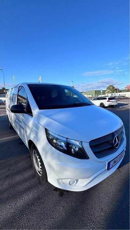 Vit Begagnad 2020 Mercedes Vito Minibuss | 269 000 kr (Marknadspris) - Bild 1/4