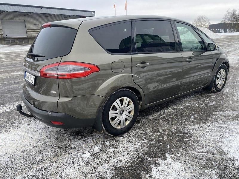 Begagnad Ford S-MAX Trend 116 HK (85 kW) 2010 Grå Minibuss