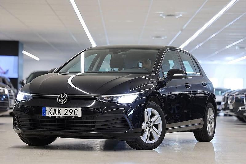 Begagnad VW Golf VIII 116 HK (85 kW) 2021 Svart Halvkombi