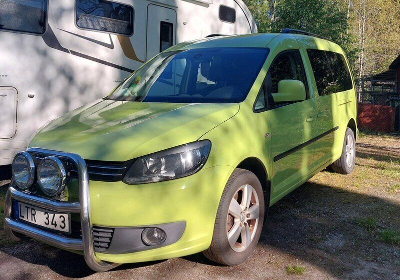 Grön Begagnad 2012 VW Caddy Maxi Minibuss | 87 000 kr (Dyr) - Bild 1/4
